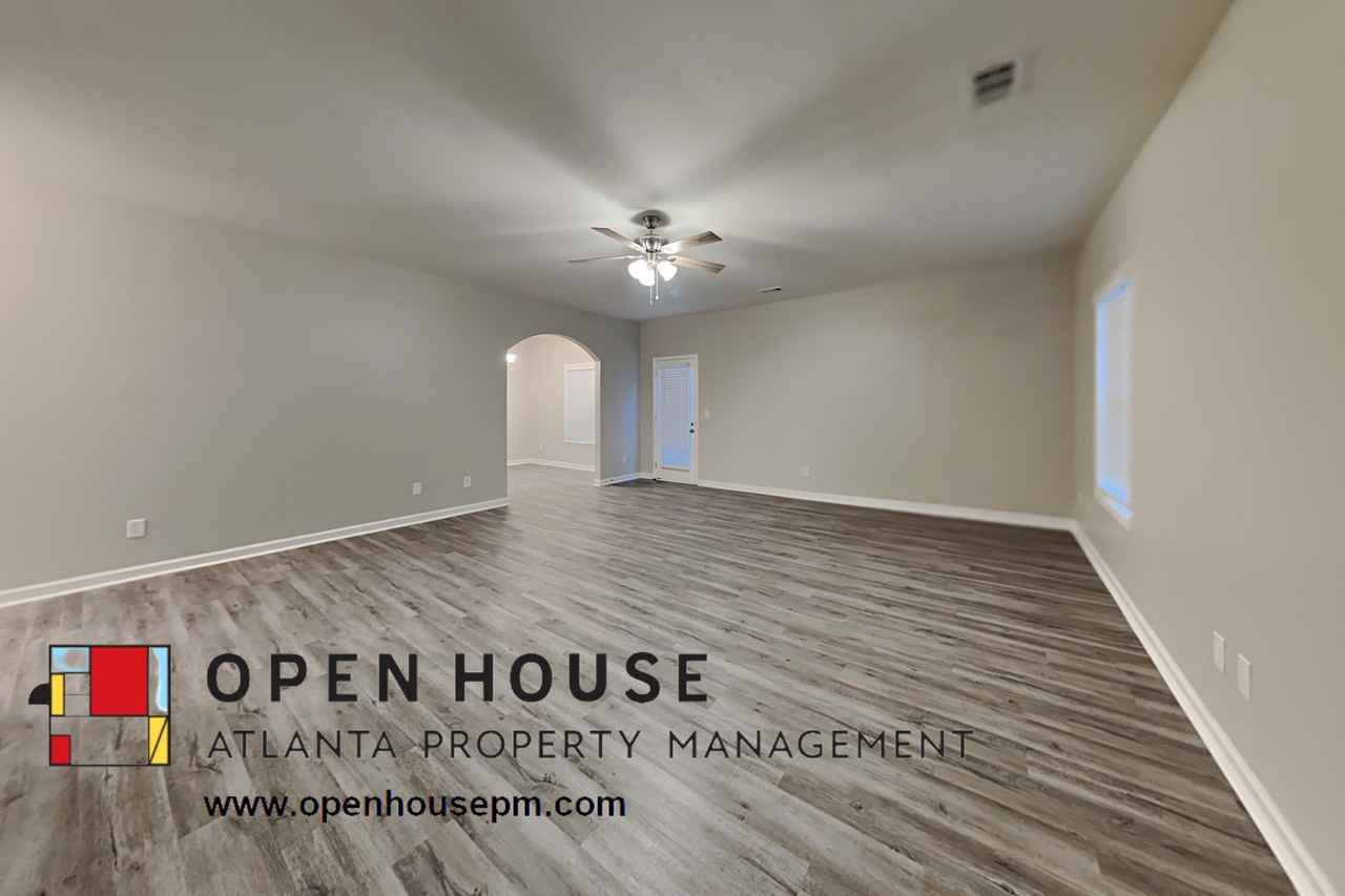 207 Arrowhead Dr - Photo 3 of 17