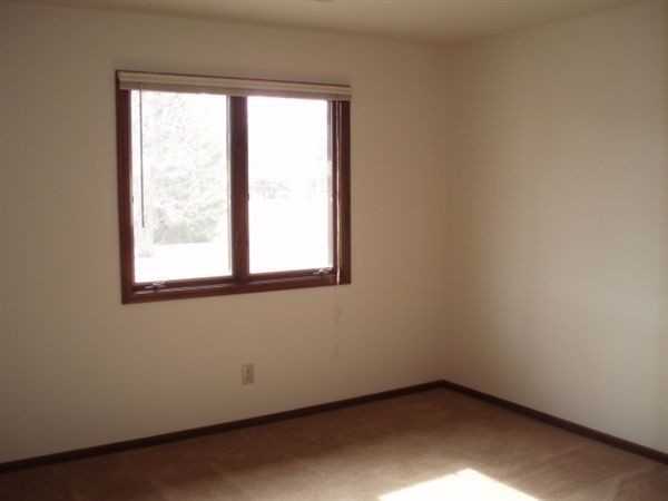 Singapore Cove Apartments - Photo 3 of 10