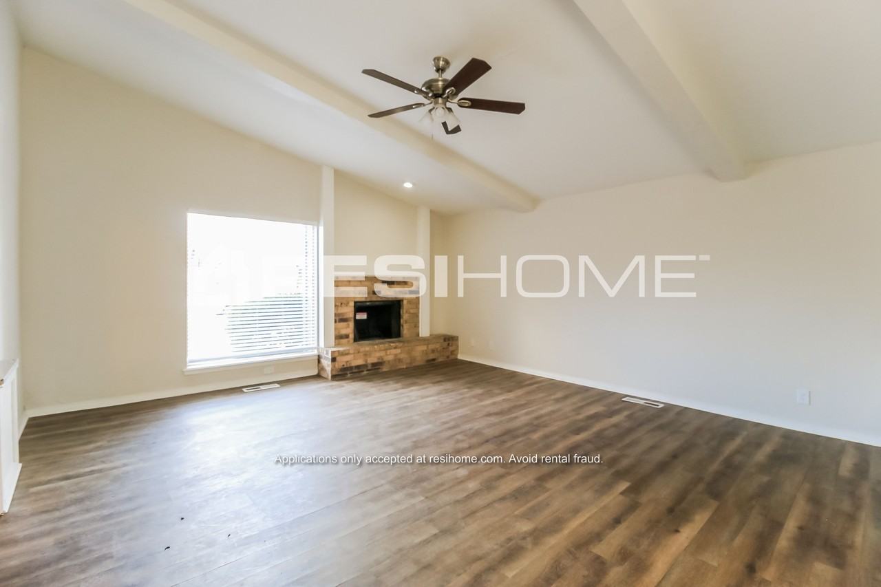 1906 Oakmeadows Dr - Photo 3 of 18