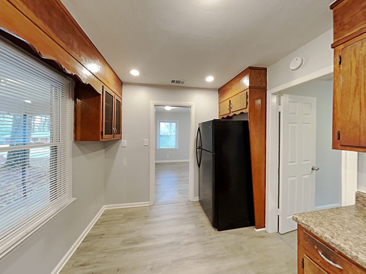 386 Lindsey Dr Se - Photo 3 of 15