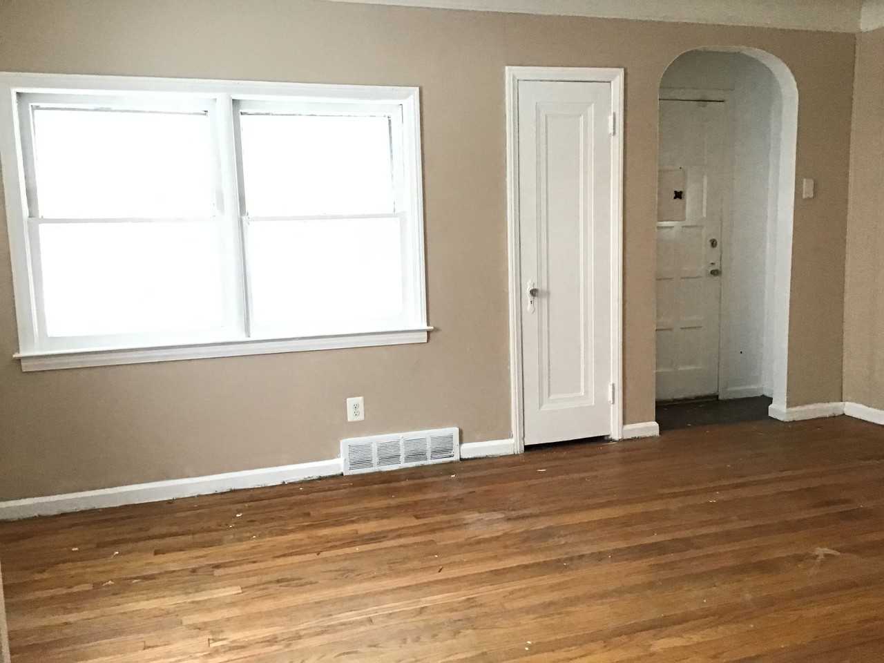 19595 Waldron St - Photo 2 of 12