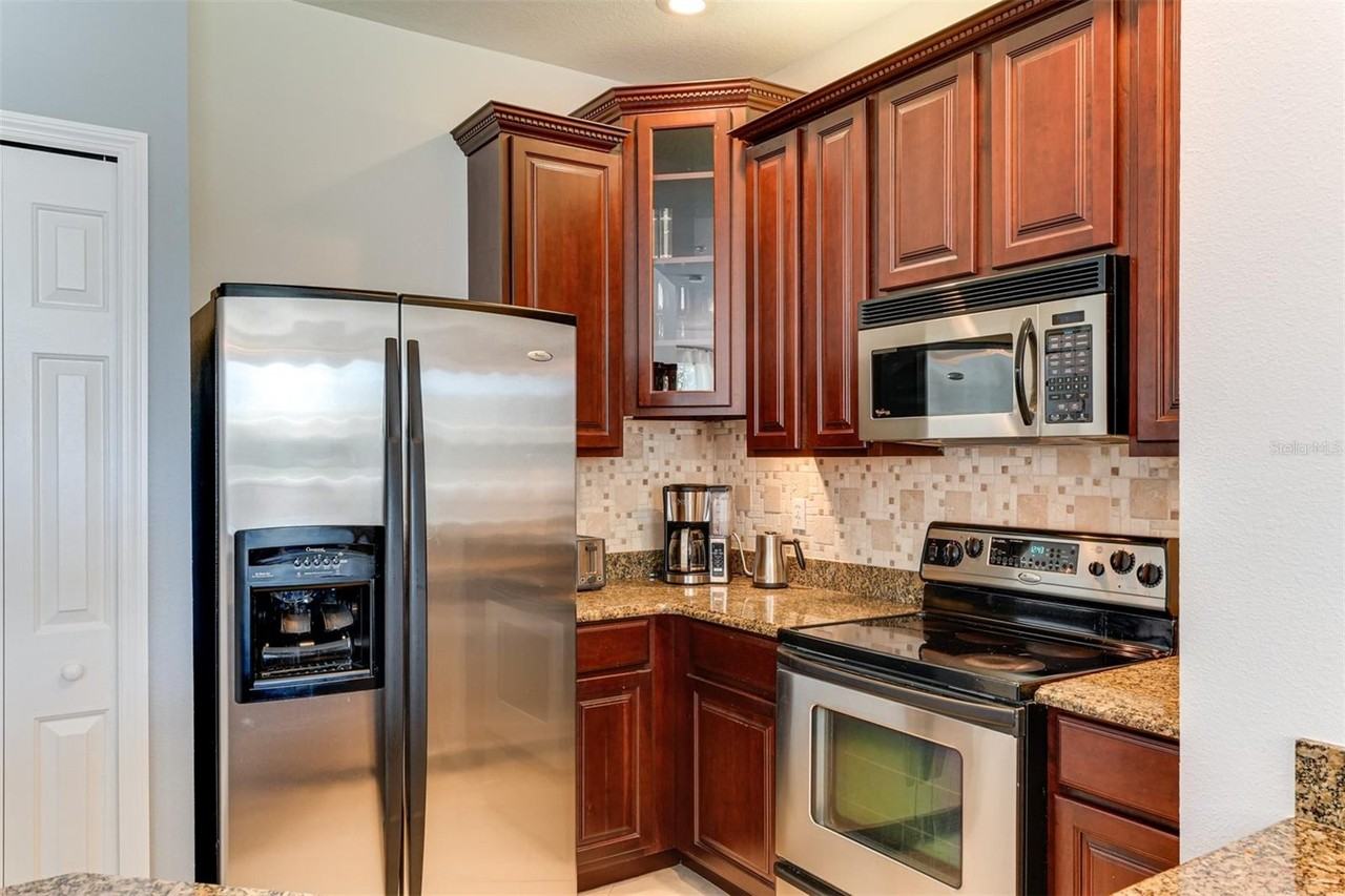 3450 Parkridge Cir #204 - Photo 2 of 33