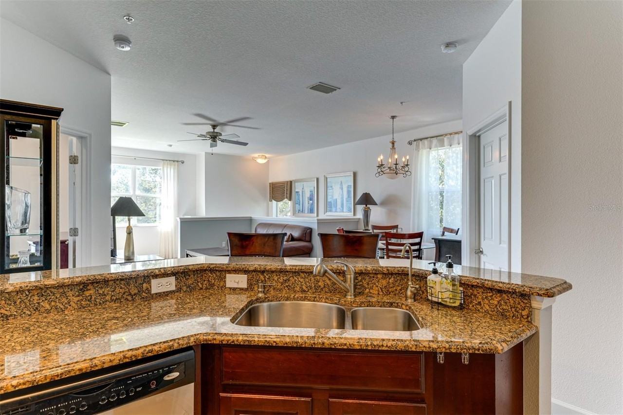 3450 Parkridge Cir #204 - Photo 3 of 33