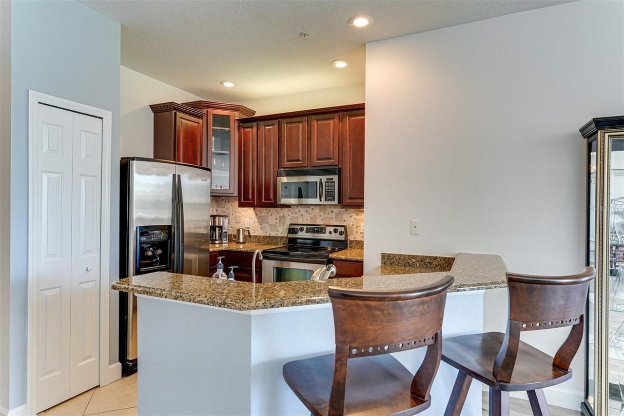 3450 Parkridge Cir #204 - Photo 4 of 33