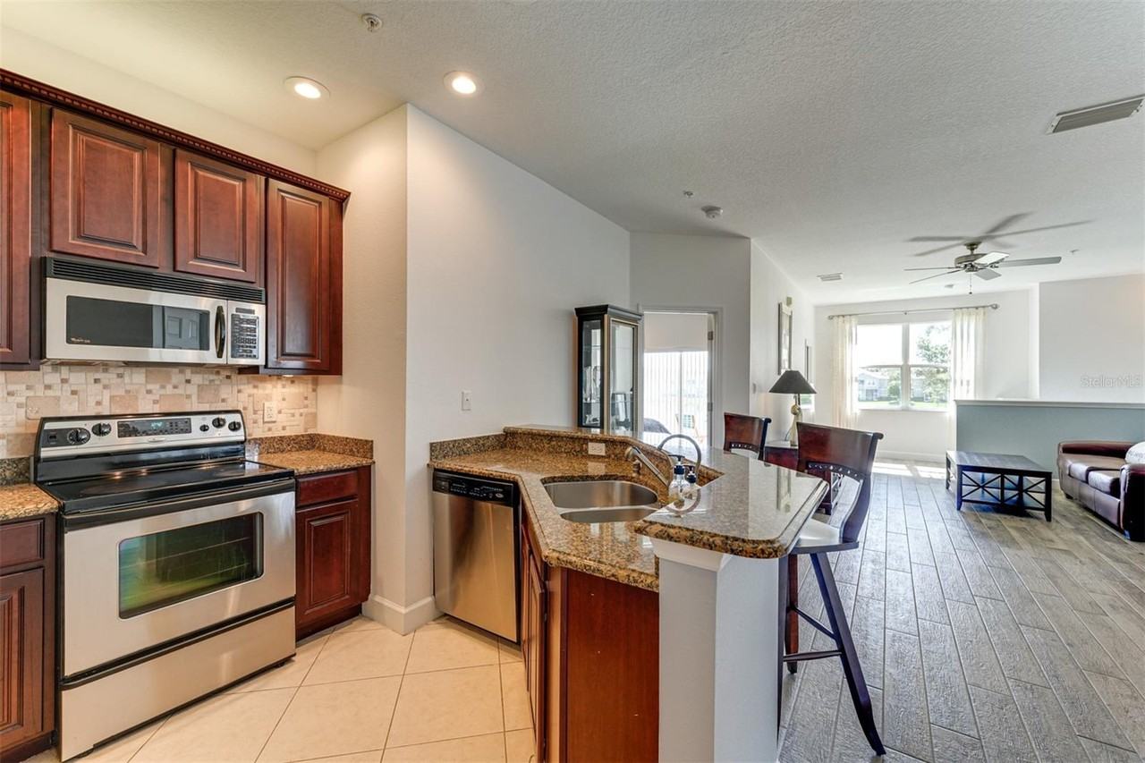 3450 Parkridge Cir #204 - Photo 5 of 33