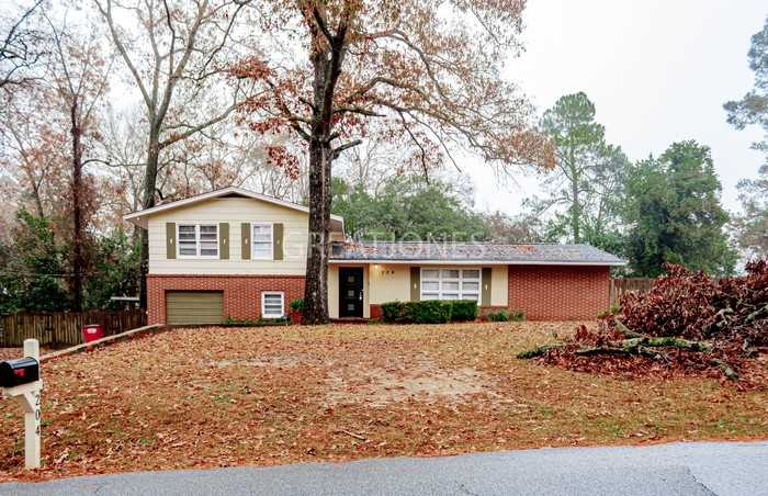 204 Davis Dr - Photo 3 of 21