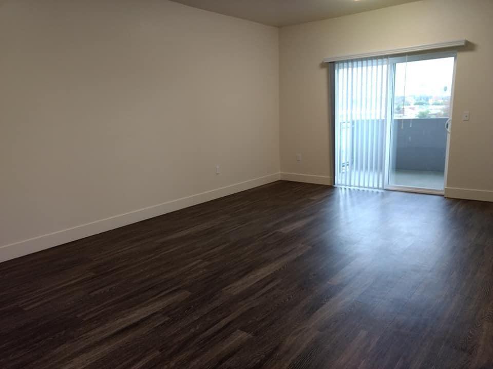 200 E 10th St - Photo 5 of 40