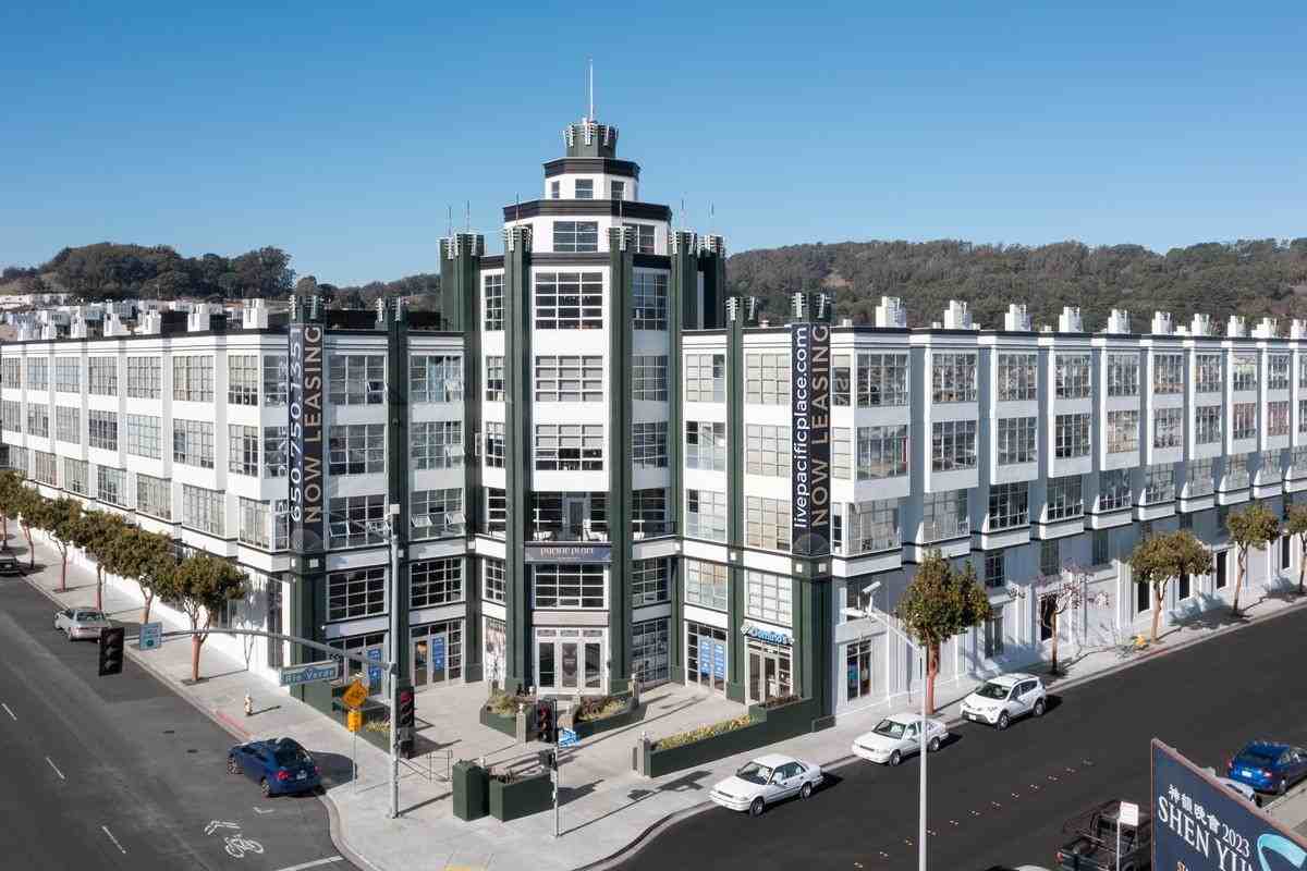 2665 Geneva Ave - Photo 3 of 24