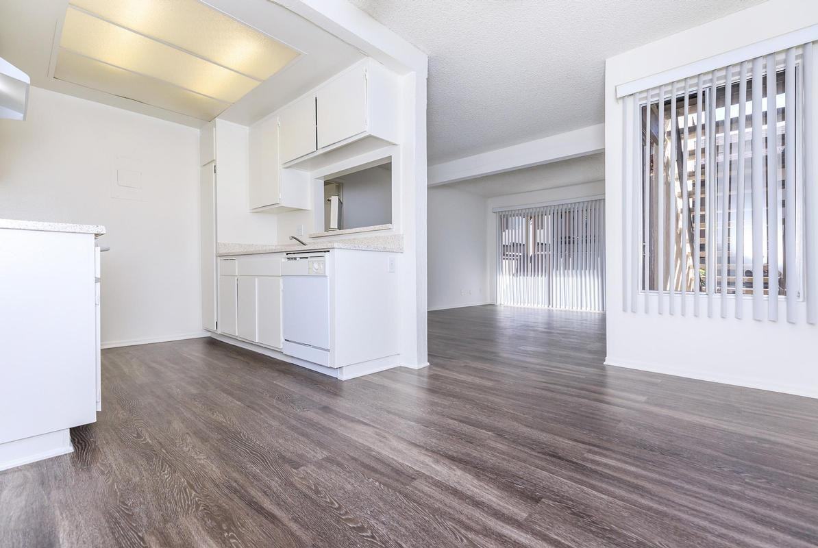 2540 Country Hills Rd - Photo 3 of 12