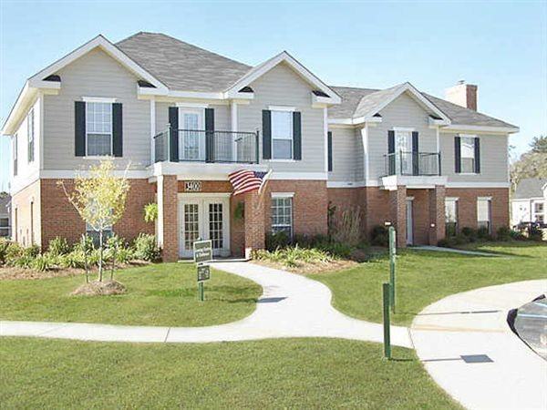 3400 Pelican Pointe Drive - Photo 2 of 9