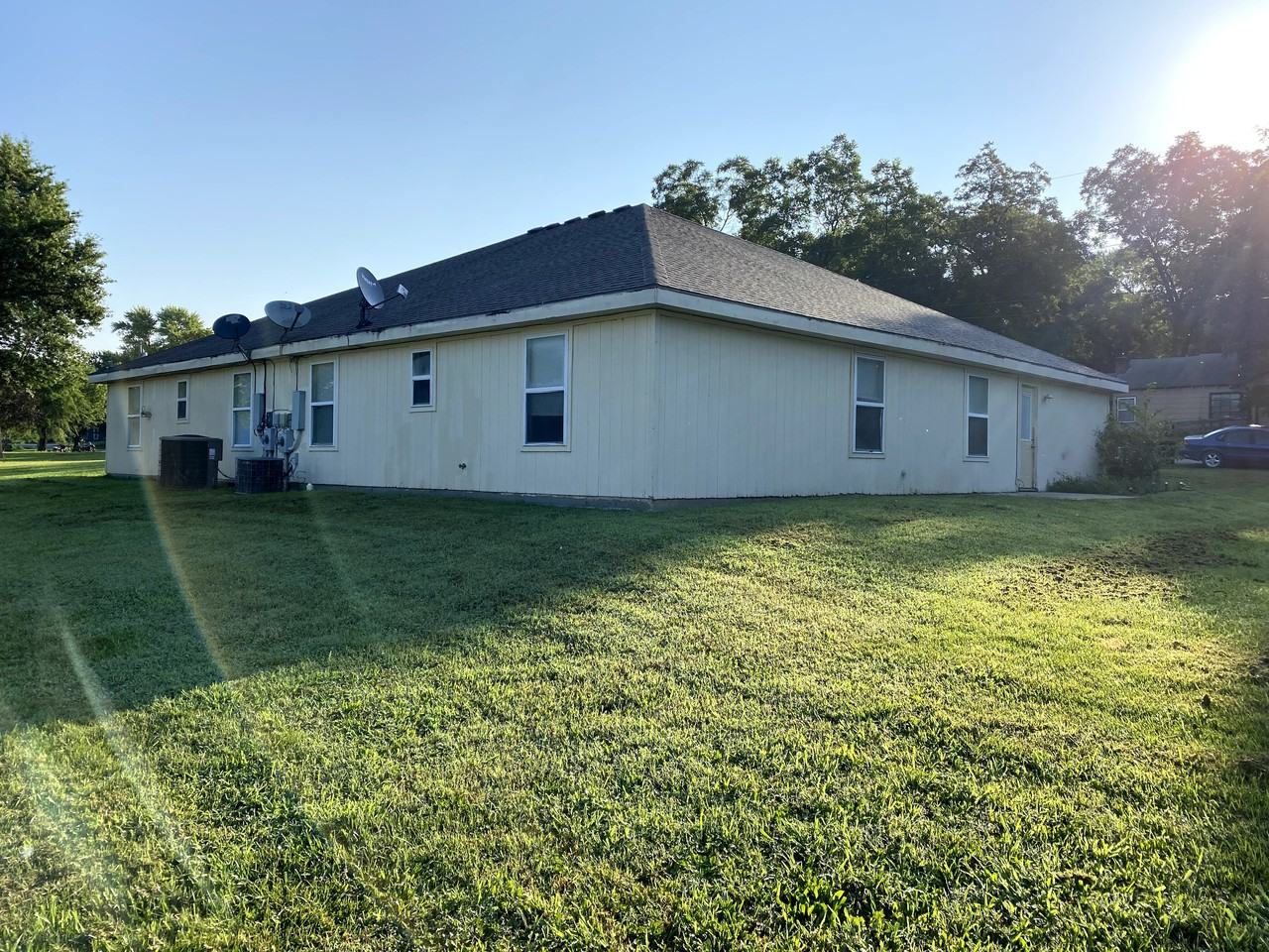 422 422 S Main St #B - Photo 2 of 2