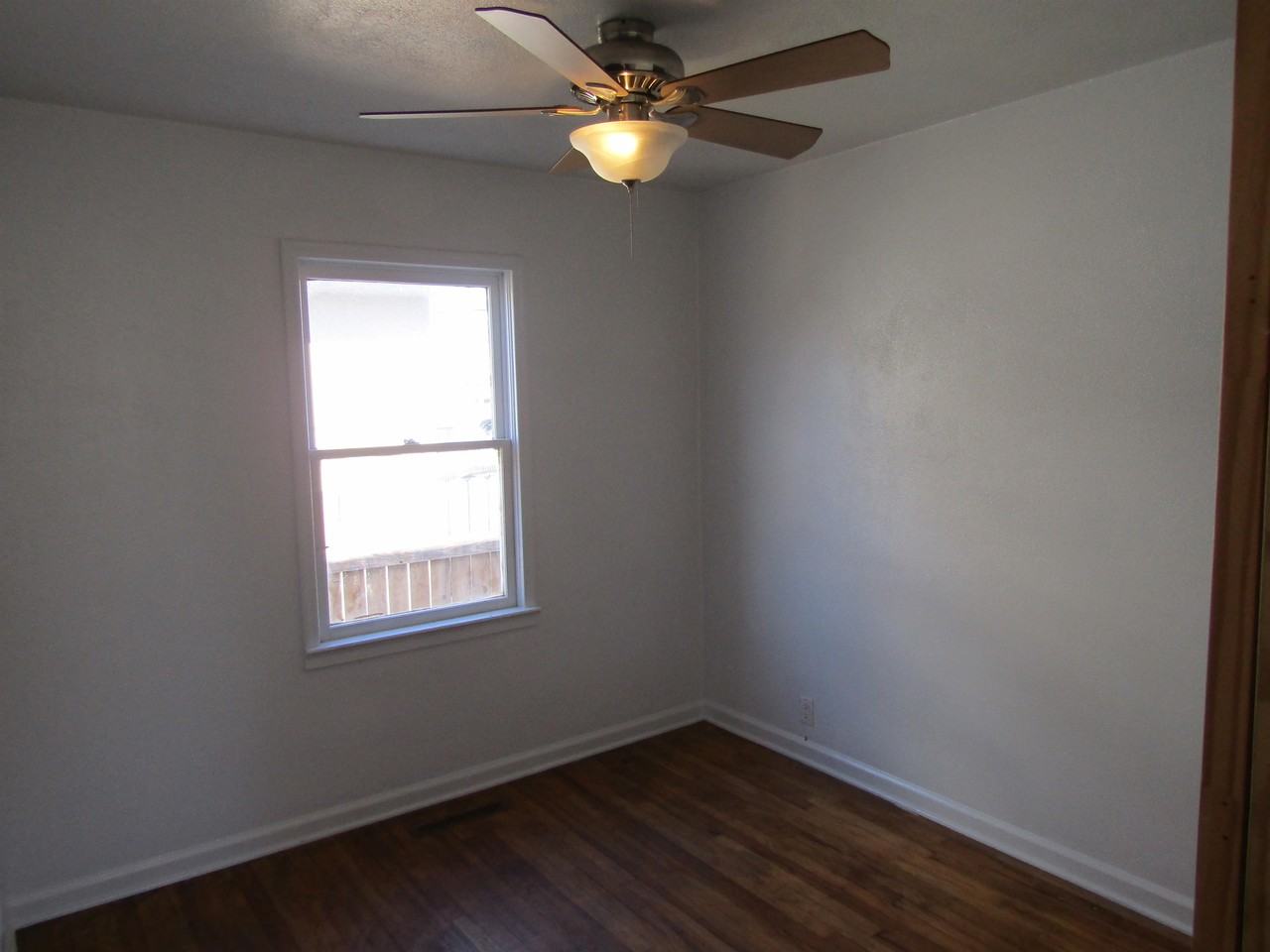 911 N 3rd Ave #911 - Photo 5 of 23