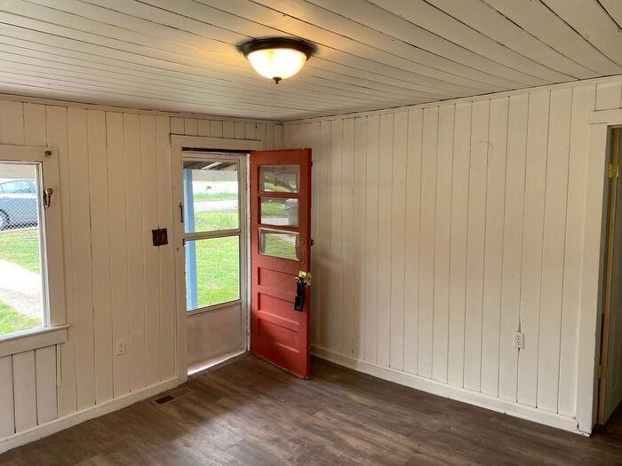 314 E 18th St #1 - Photo 2 of 16