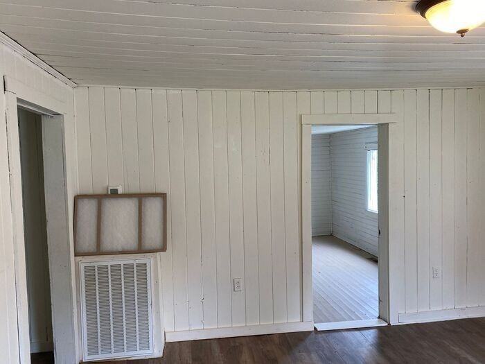 314 E 18th St #1 - Photo 4 of 16