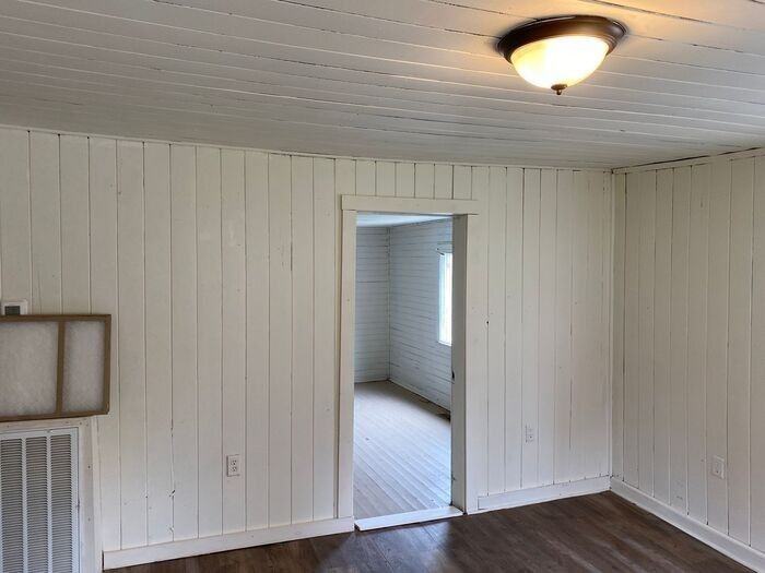 314 E 18th St #1 - Photo 5 of 16