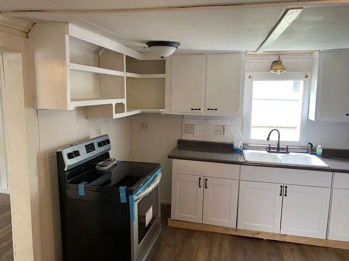 314 E 18th St #1 - Photo 7 of 16