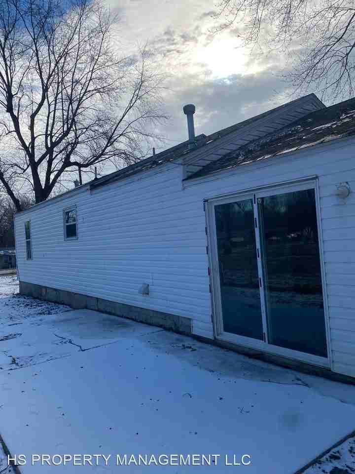 601 N Fulbright Ave - Photo 2 of 13