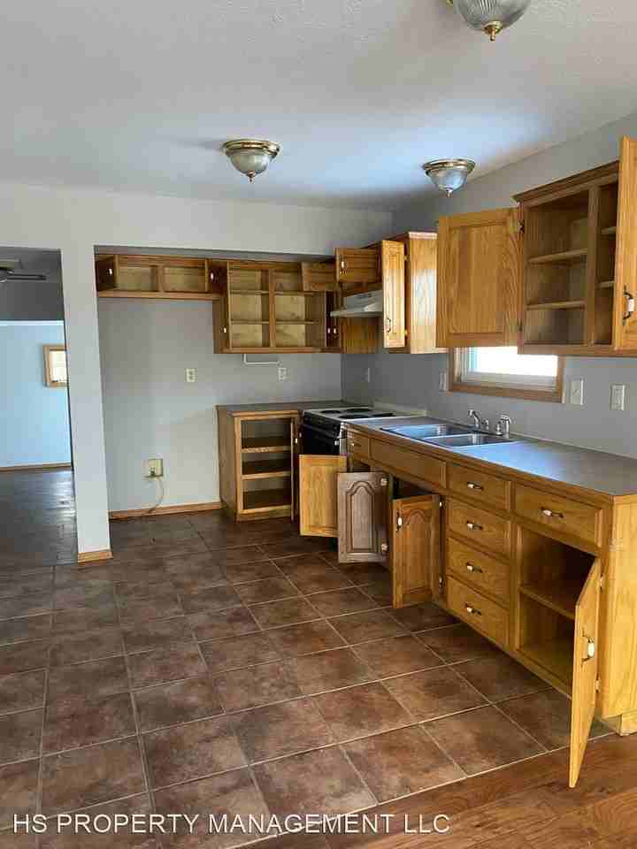 601 N Fulbright Ave - Photo 3 of 13