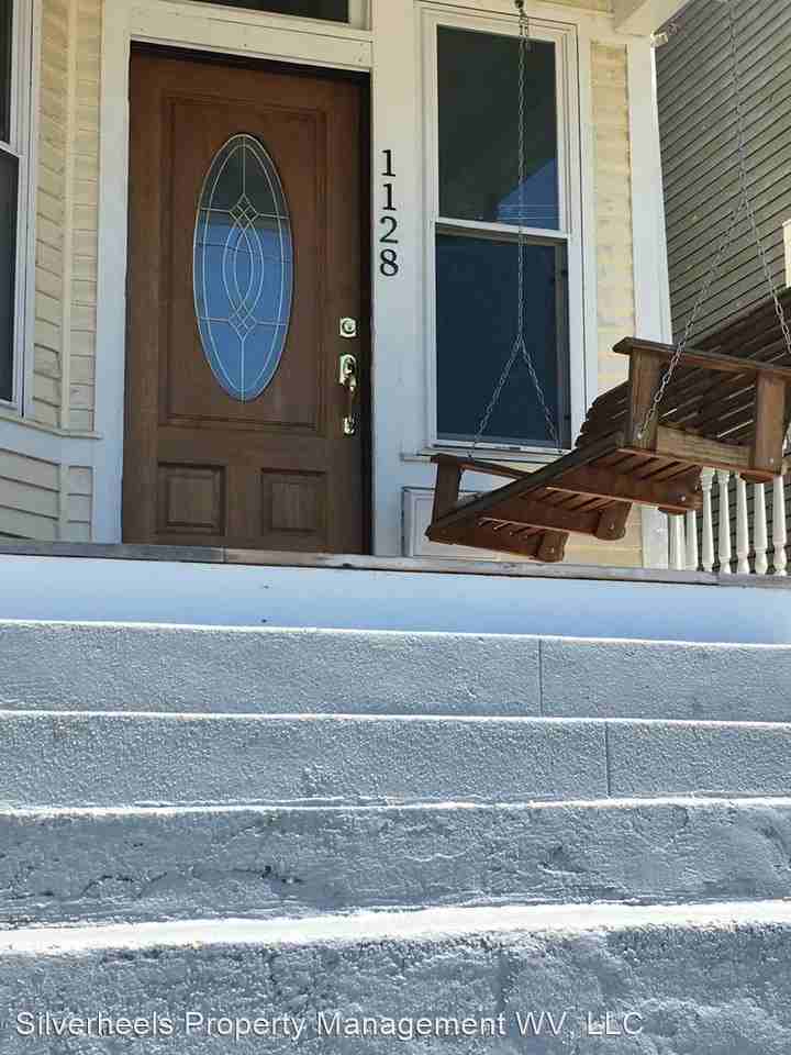 1128 Avery St - Photo 3 of 26