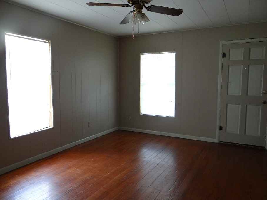 1026 Dallas St - Photo 2 of 6