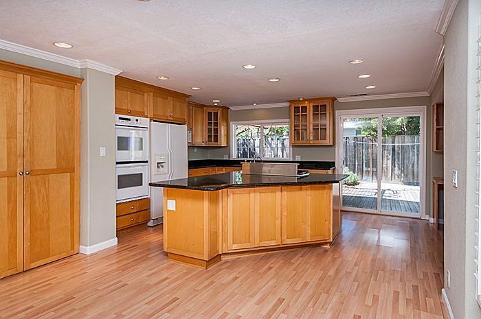 424 Hillcrest Way - Photo 2 of 12