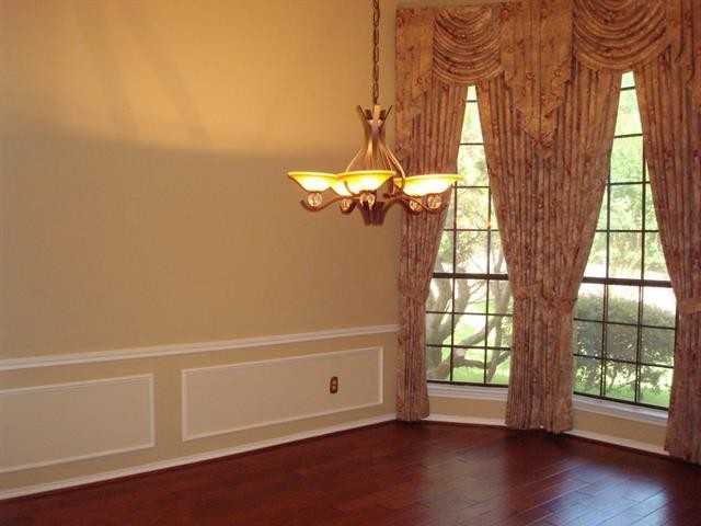 1606 Amesbury Ln - Photo 2 of 22