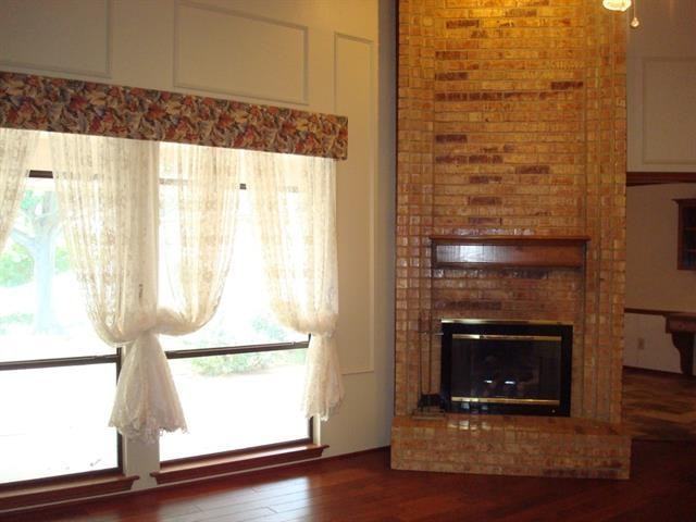 1606 Amesbury Ln - Photo 3 of 22