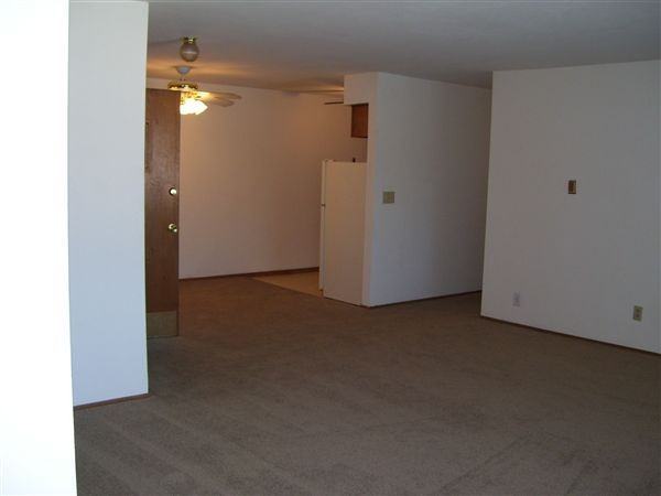 Mason Manor Apartments - Photo 2 of 7