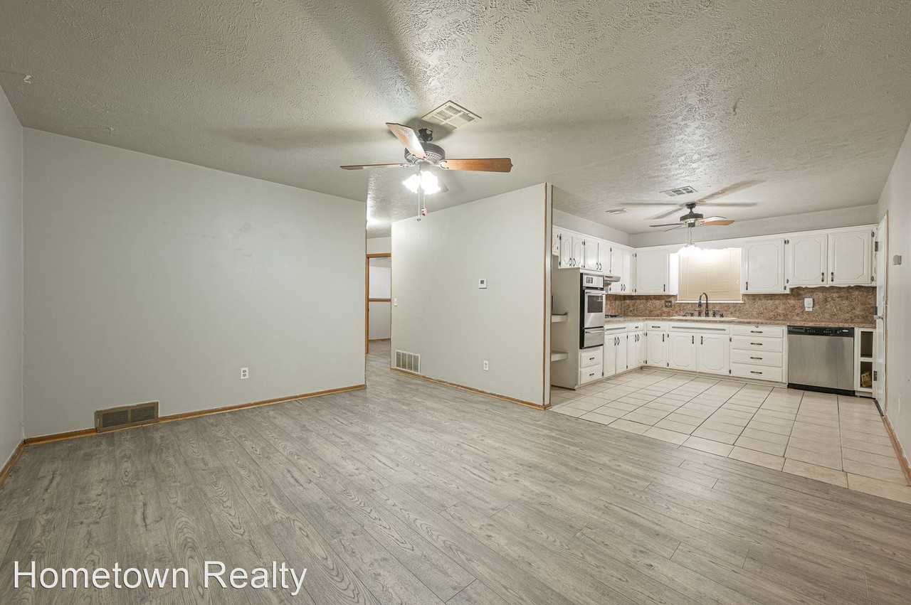 1332 Sw 63rd St - Photo 3 of 19