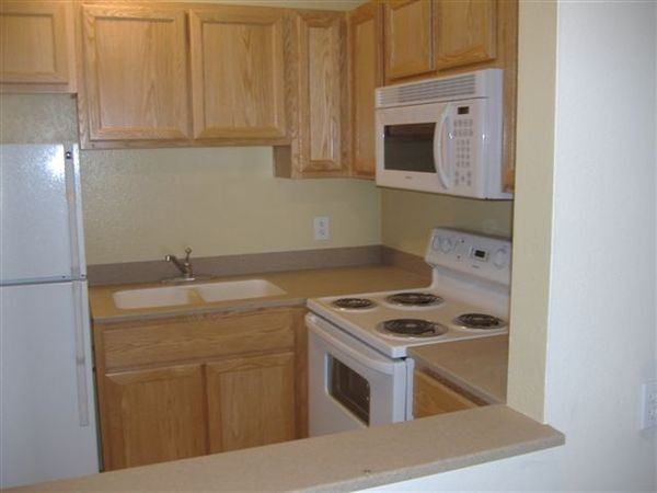 Rio Linda Manor - Photo 2 of 7