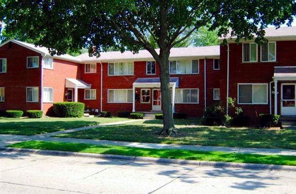 Oak Park Gardens Apts & Townhomes - Photo 3 of 12