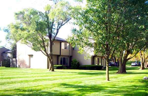 Rochester Villas Townhomes - Photo 3 of 18