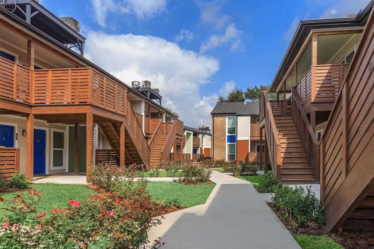 Los Prados - Photo 2 of 61