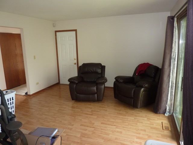 210 Huntington Ct - Photo 2 of 25