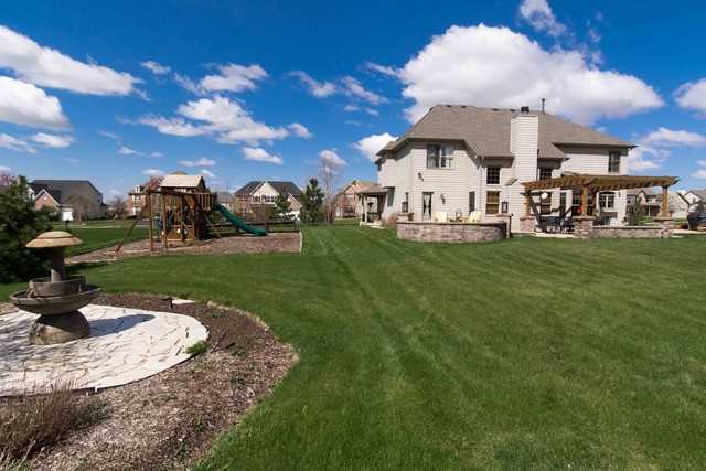 455 Bennett Dr - Photo 3 of 25