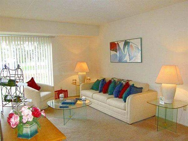 Village Squire Apartments - Photo 3 of 9