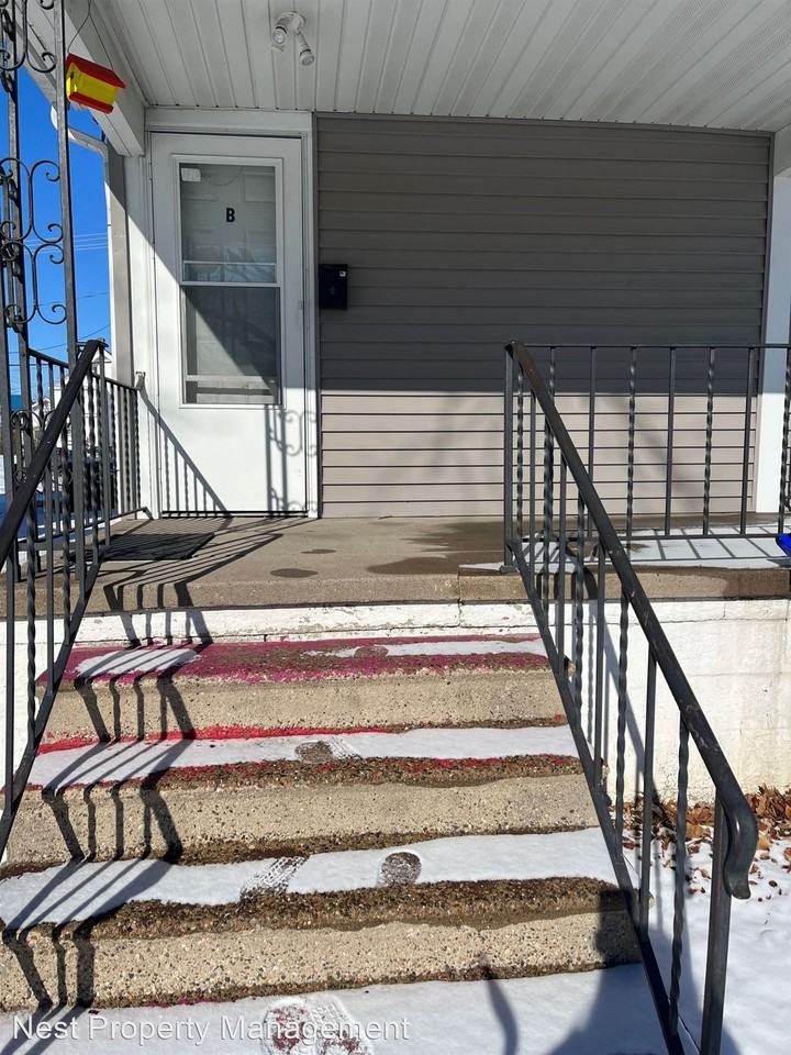 124 10th St SW - Photo 2 of 15