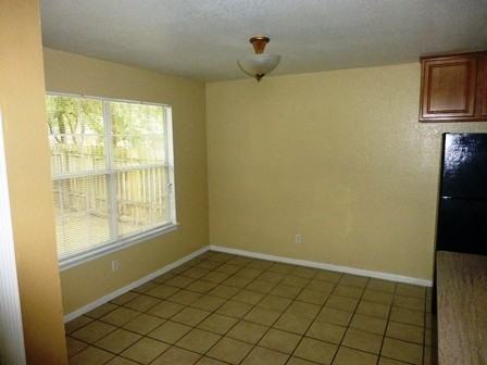 105 S Mockingbird Cir - Photo 3 of 11