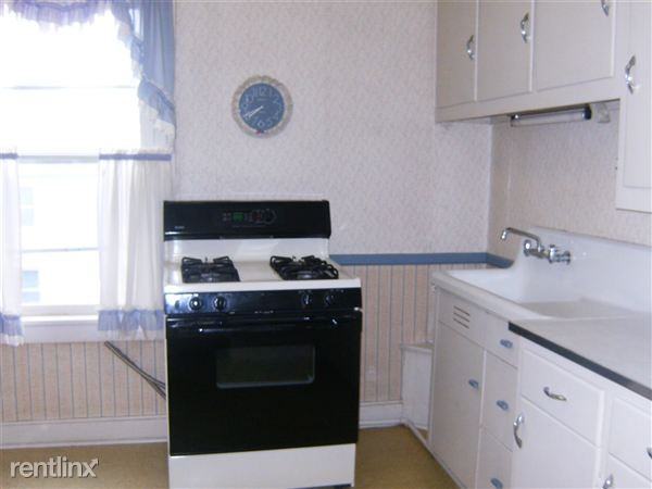 416 Division St - Photo 3 of 10