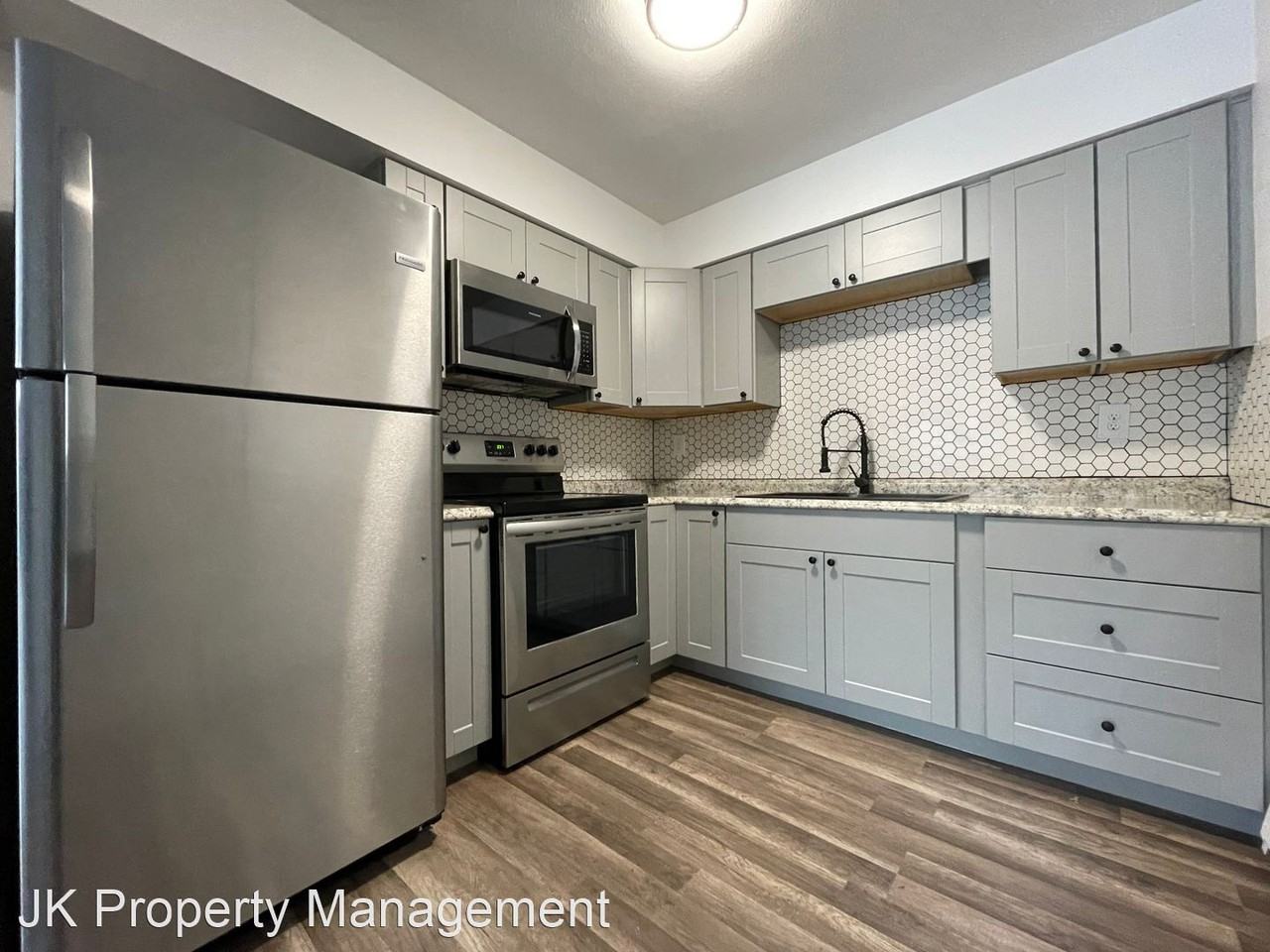 1104 2nd Ave S - Photo 2 of 10