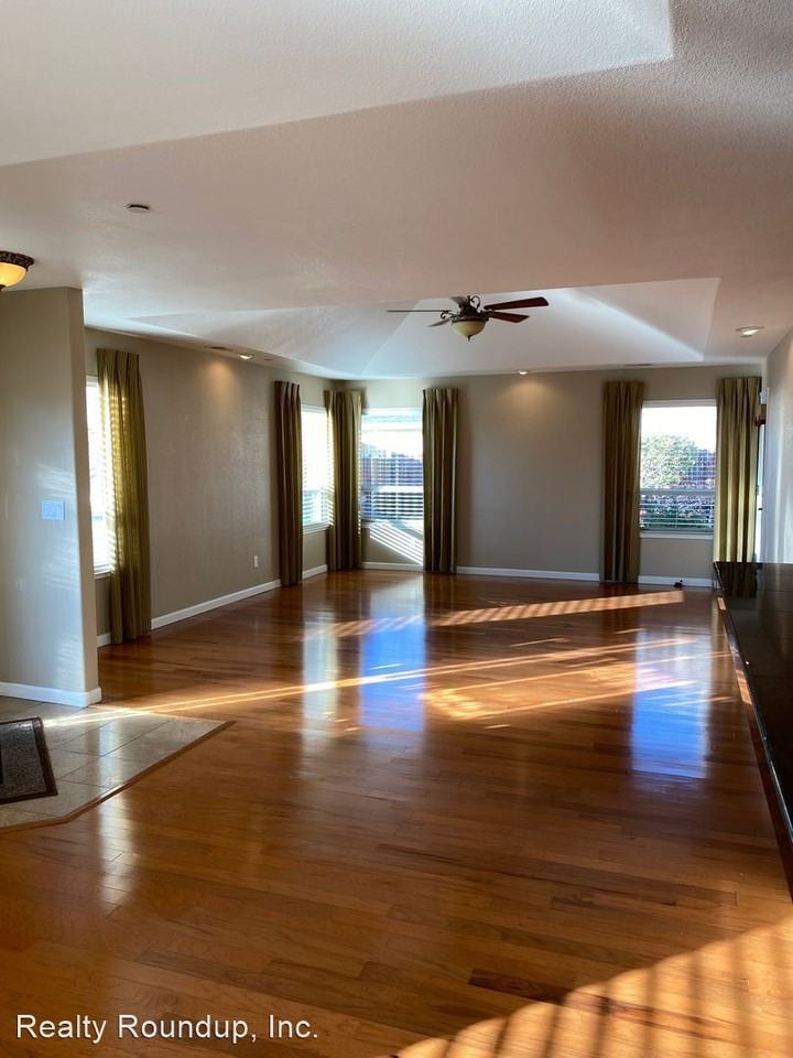 751 Young Ct - Photo 3 of 19