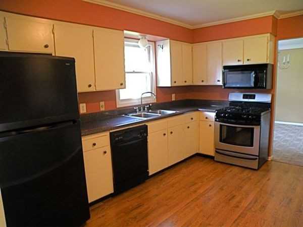 6091 Adacroft Dr SE - Photo 3 of 16