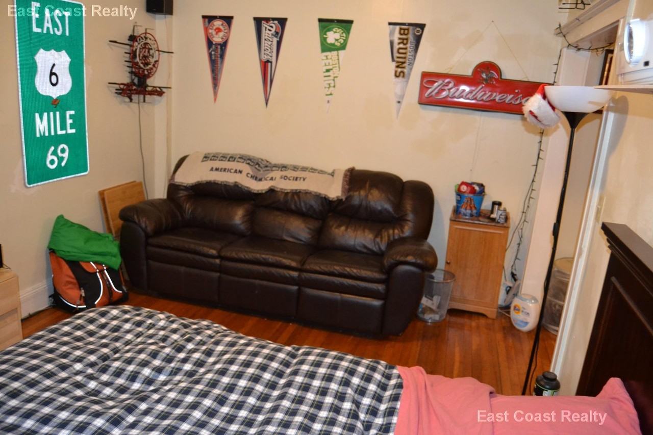 63 Woodstock Ave #5 - Photo 3 of 13