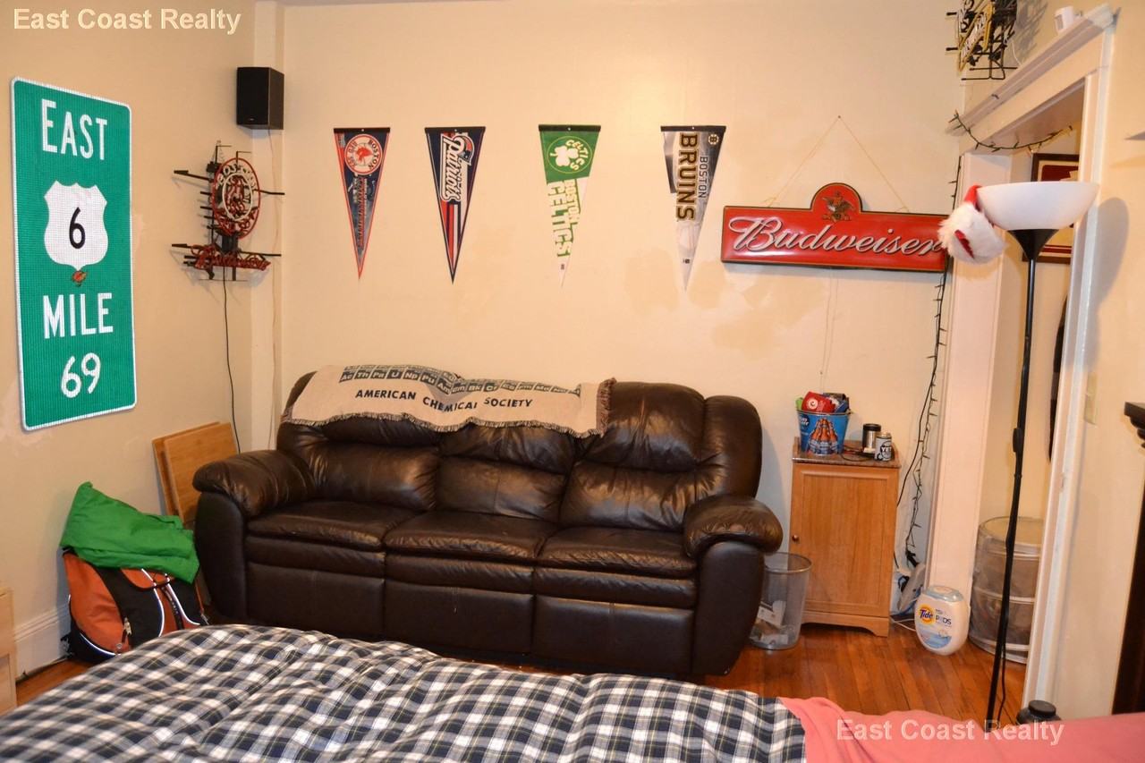 63 Woodstock Ave #5 - Photo 4 of 13