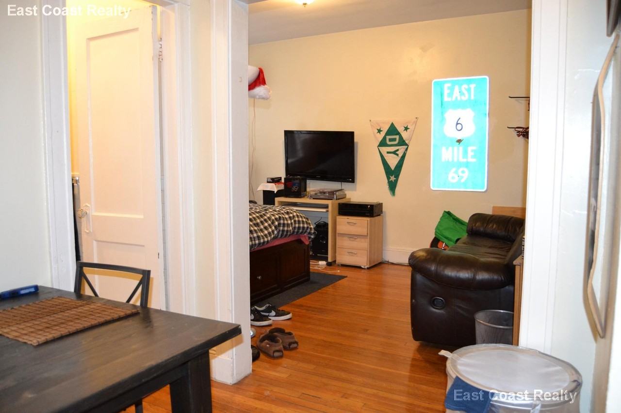 63 Woodstock Ave #5 - Photo 7 of 13