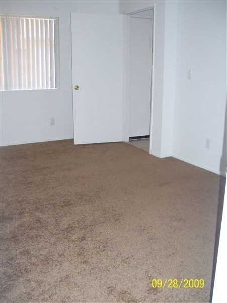 Walnut Pointe Apartments - Photo 2 of 4