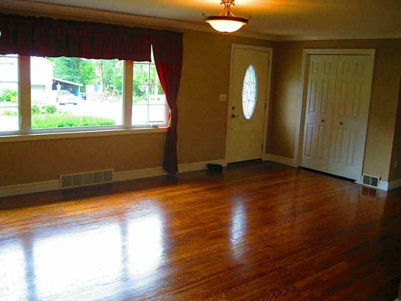 204 S Green Ln - Photo 3 of 18