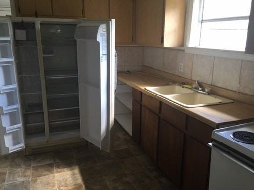 210 Maria St - Photo 3 of 5