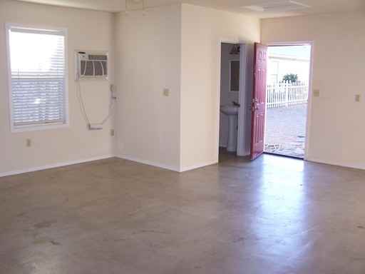 135 N Railview Ave - Photo 3 of 13