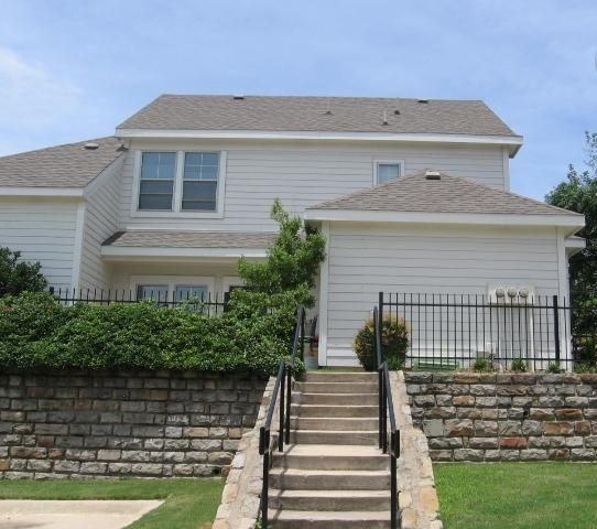 Hillside View Apartment - Photo 2 of 4